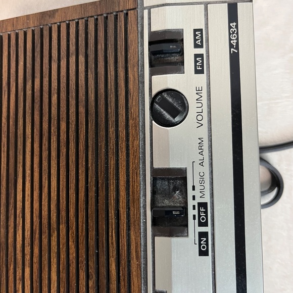 VTG General Electric GE Digital Alarm Clock Radio Model 7-4634B AM/FM Works Well - Picture 11 of 12
